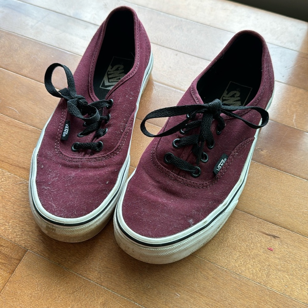 Women’s maroon Vans size 8